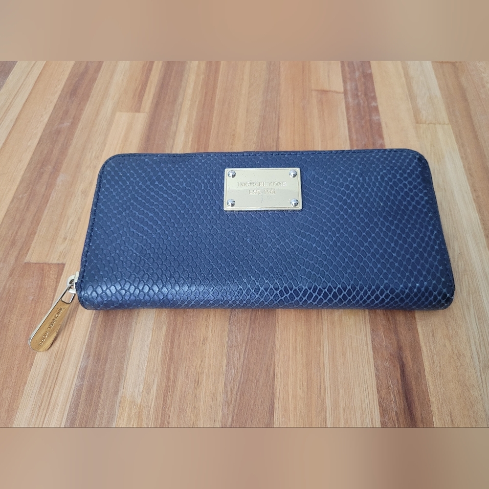 Wallet. Woman's Michael Kors